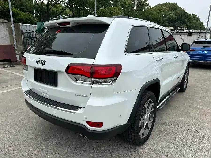 Jeep Grand Cherokee Grand Cherokee (Imported) 2021 3.0L 80th Anniversary Edition 2022 — миниатюра 4