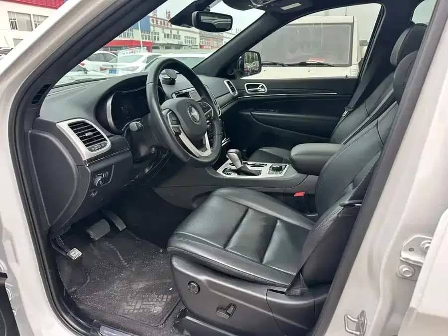 Jeep Grand Cherokee Grand Cherokee (Imported) 2021 3.0L 80th Anniversary Edition 2022 — миниатюра 5