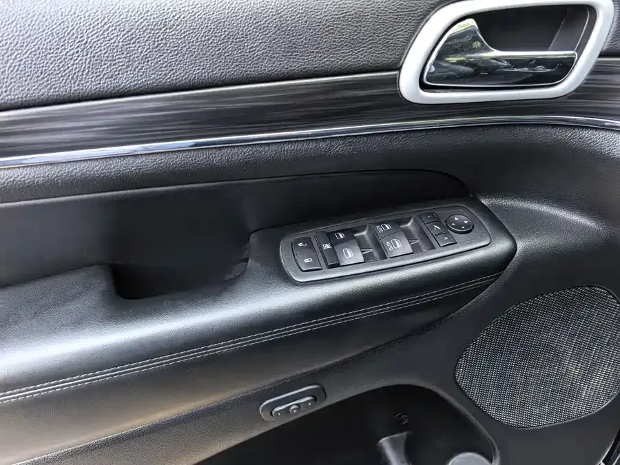 Jeep Grand Cherokee Grand Cherokee (Imported) 2021 3.0L 80th Anniversary Edition 2022 — миниатюра 3