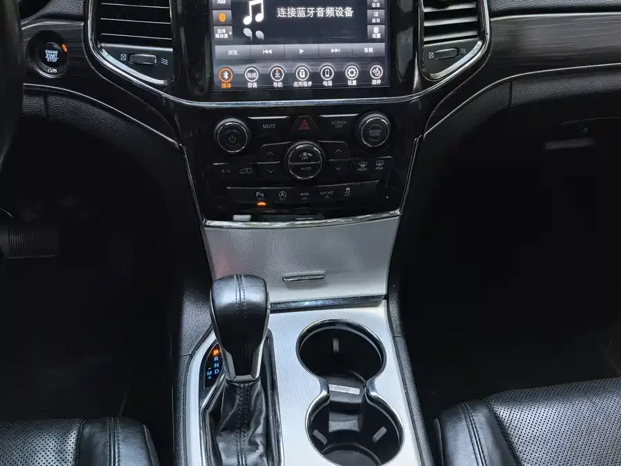 Jeep Grand Cherokee Grand Cherokee (Imported) 2021 3.0L 80th Anniversary Edition 2022 — миниатюра 4