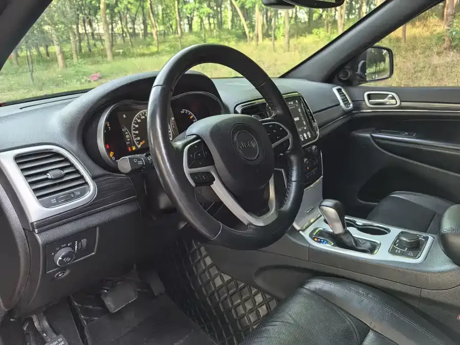 Jeep Grand Cherokee Grand Cherokee (Imported) 2021 3.0L 80th Anniversary Edition 2022 — миниатюра 5
