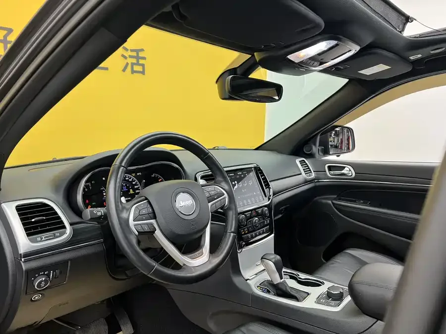 Jeep Grand Cherokee Grand Cherokee (Imported) 2020 3.0L Elite Navigation Edition 2022 — миниатюра 2