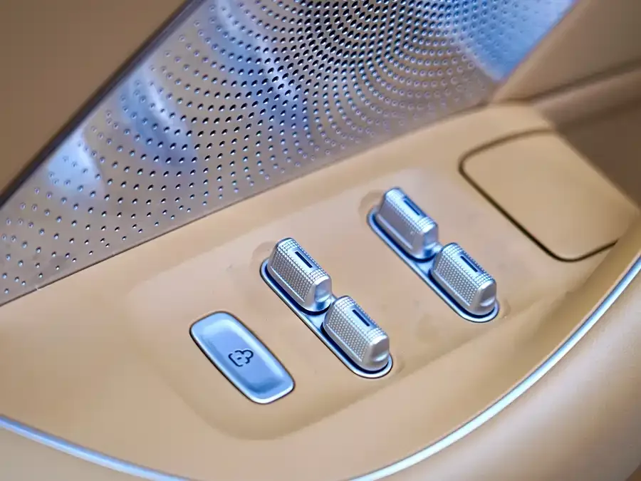 Smart world R7 Zhijie R7 2025 model with extended range of 331km Ultra 2025 — миниатюра 4