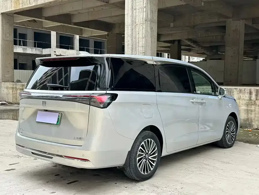 Buick GL8 2026 Land Cruiser Premium Edition 2026 — миниатюра 3