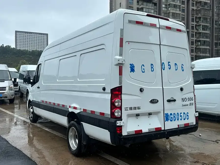 JAC Group Xingrui Starry 2024 2.5T Star Logistics Navigator Edition Dual-Tire High-Roof 2/3-Seat D25TCIF1 2024 — миниатюра 2
