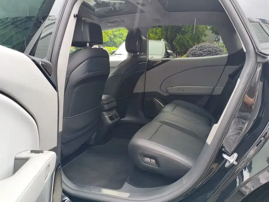 Zeekr 007 Zeekr 007 2025 4WD Smart Driving Edition 75kWh 2024 — миниатюра 2