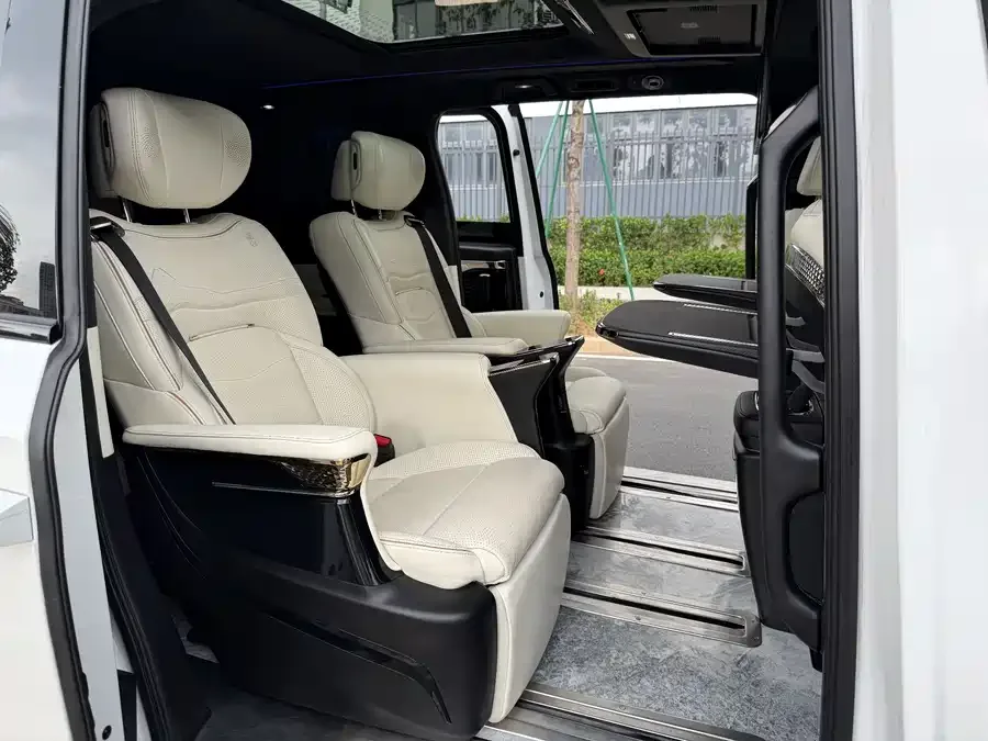 GAC Trumpchi M8 Trumpchi M8 2023 Grandmaster Series Dual Engine Royal Edition 2023 — миниатюра 3