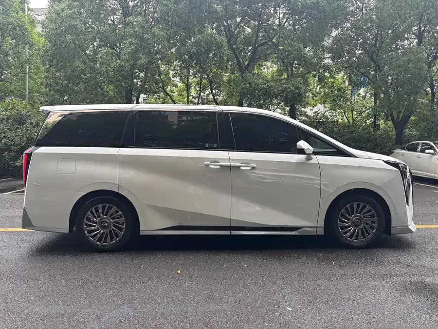 GAC Trumpchi M8 Trumpchi M8 2023 Grandmaster Series Dual Engine Royal Edition 2023 — миниатюра 3