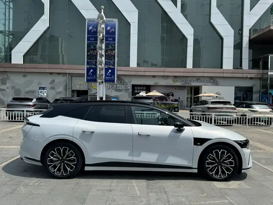 Zeekr 007GT Zeekr 007GT 2025 All-Wheel Drive Smart Edition 75kWh 2025 — миниатюра 3