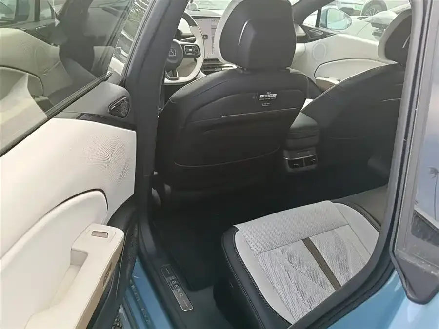 Zeekr 007GT Zeekr 007GT 2025 All-Wheel Drive Smart Edition 75kWh 2025 — миниатюра 4