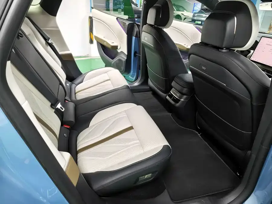 Zeekr 007GT Zeekr 007GT 2025 All-Wheel Drive Smart Edition 75kWh 2025 — миниатюра 4