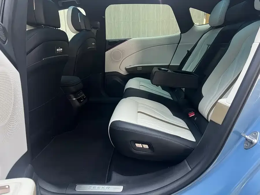 Zeekr 007GT Zeekr 007GT 2025 All-Wheel Drive Smart Edition 75kWh 2025 — миниатюра 4