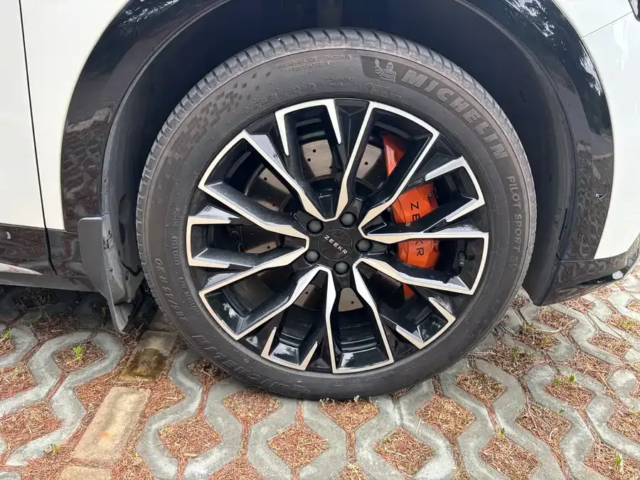 Zeekr 7X Zeekr 7X 2025 75kWh RWD Smart Driving Edition 2024 — миниатюра 3