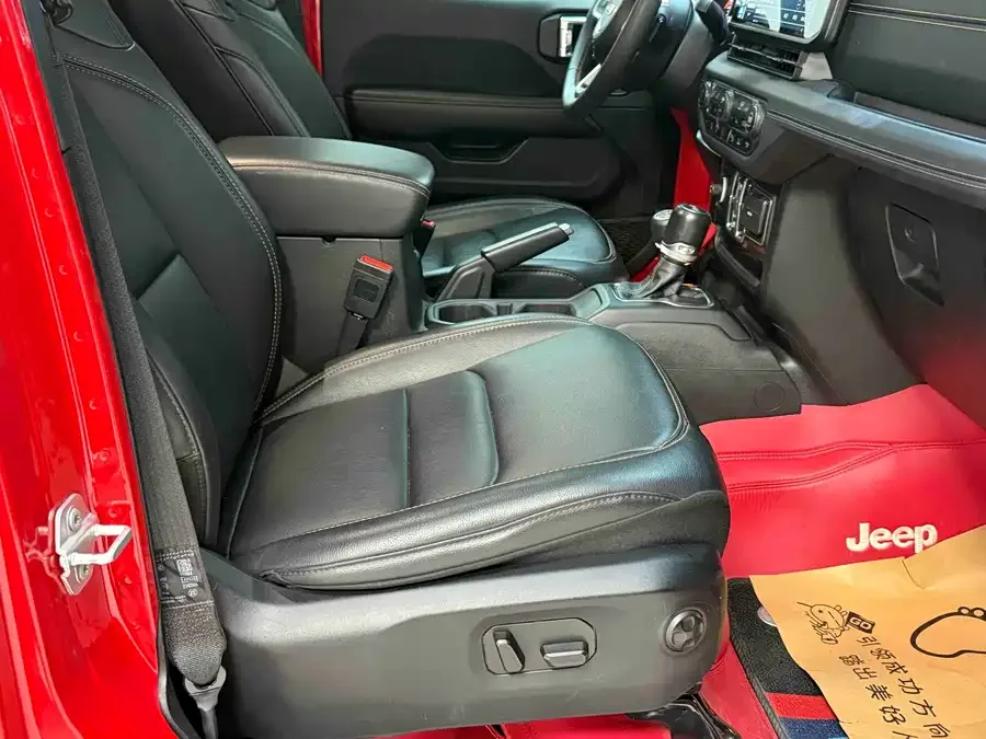 Jeep Wrangler Wrangler 2024 2.0T Sahara 4-door version 2024 — миниатюра 4
