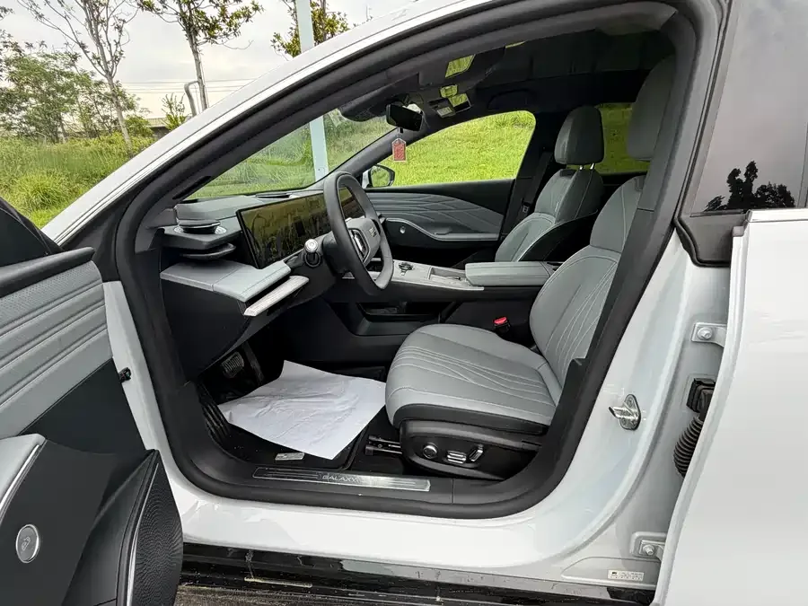 Geely Galaxy E8 Galaxy E8 2024 665km RWD Starship Long Range Edition 2024 — миниатюра 5