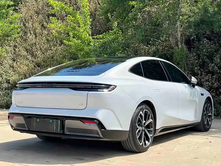 Geely Galaxy E8 Galaxy E8 2025 700km Long-distance Intelligent Driving Edition 2025 — миниатюра 3