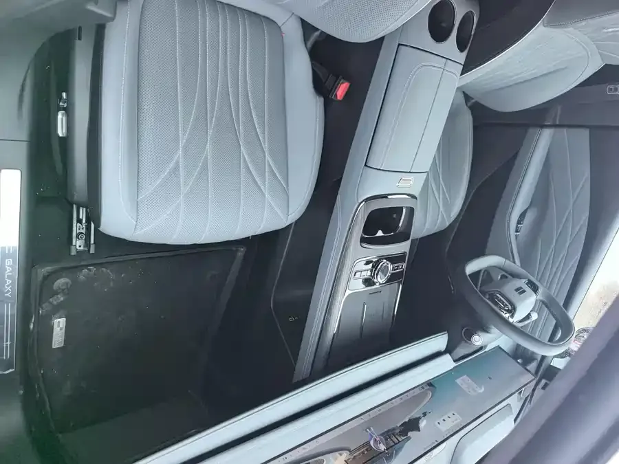 Geely Galaxy E8 Galaxy E8 2025 700km Long-distance Intelligent Driving Edition 2025 — миниатюра 4