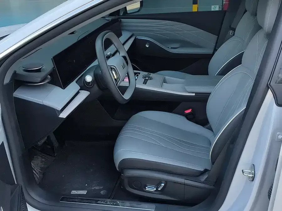 Geely Galaxy E8 Galaxy E8 2024 550km RWD PRO 2025 — миниатюра 3