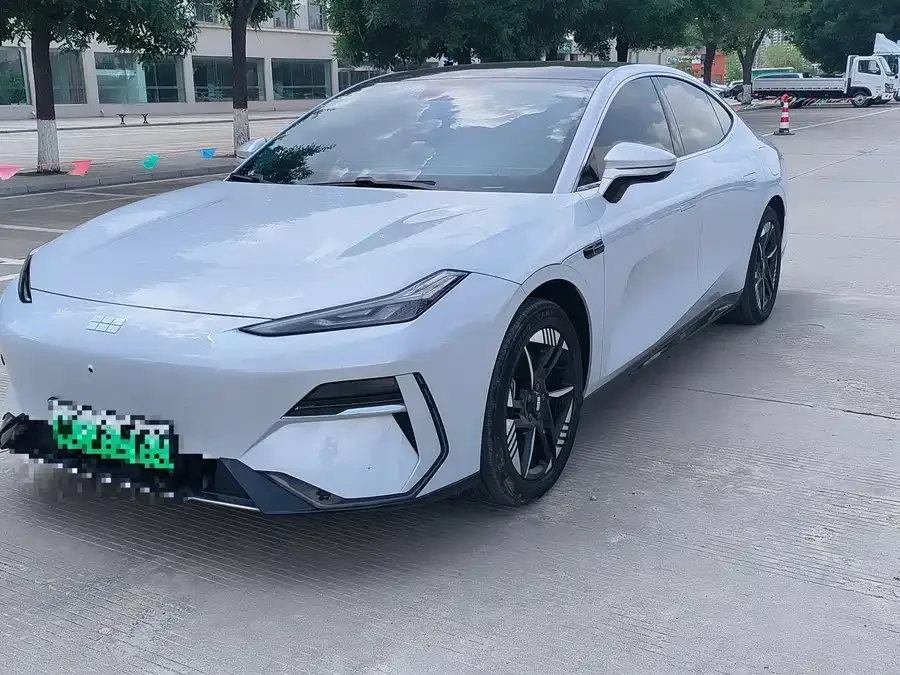 Geely Galaxy E8 Galaxy E8 2024 550km RWD PRO 2025 — фото 1, купить с доставкой в Москву