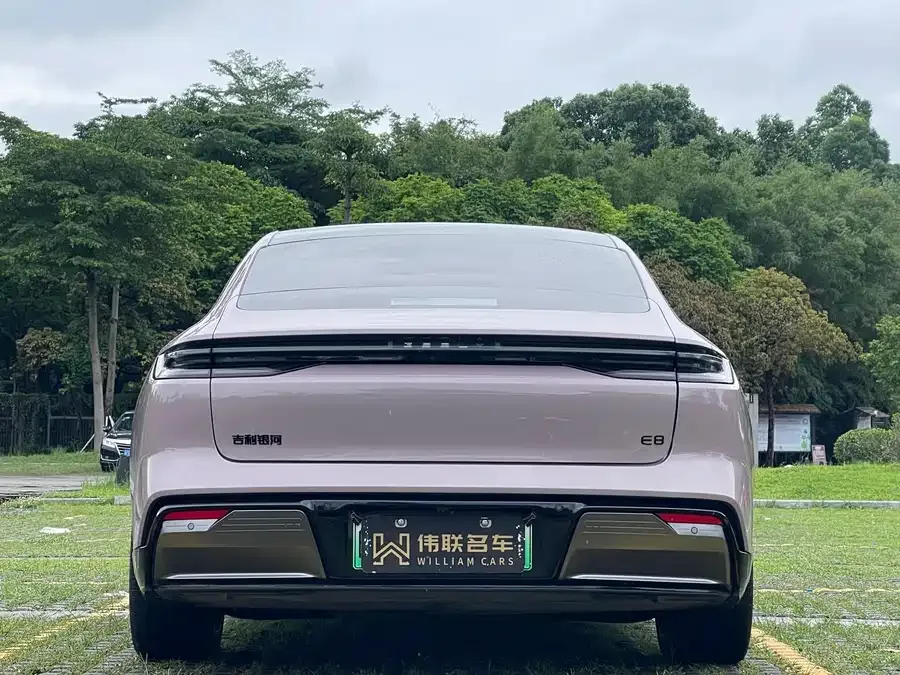 Geely Galaxy E8 Galaxy E8 2025 620km 4WD Starship LiDAR Smart Driving Edition 2025 — миниатюра 2