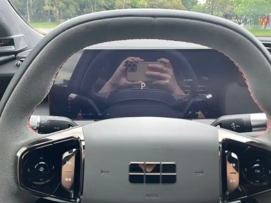 Geely Galaxy E8 Galaxy E8 2025 620km 4WD Starship LiDAR Smart Driving Edition 2025 — миниатюра 3