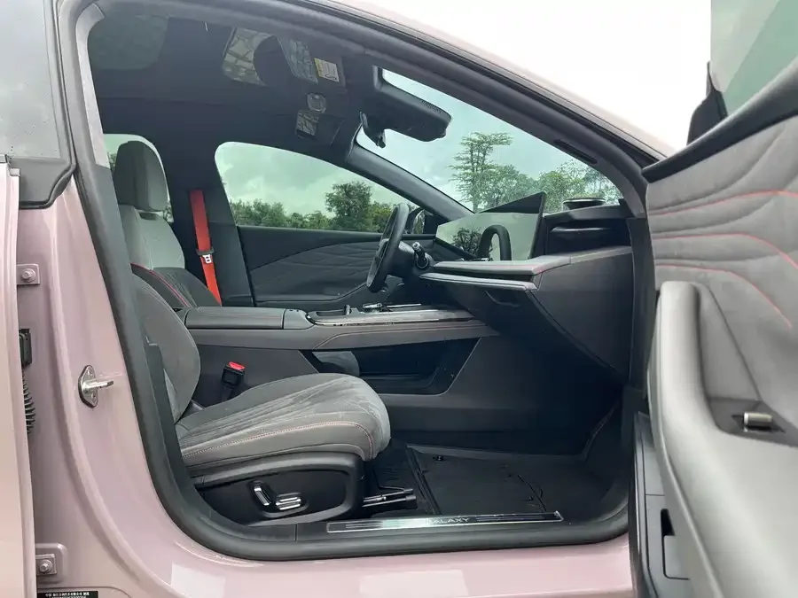 Geely Galaxy E8 Galaxy E8 2025 620km 4WD Starship LiDAR Smart Driving Edition 2025 — миниатюра 4