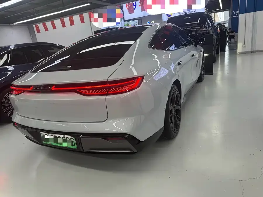 Geely Galaxy E8 Galaxy E8 2025 700km Long-distance Intelligent Driving Edition 2025 — миниатюра 3