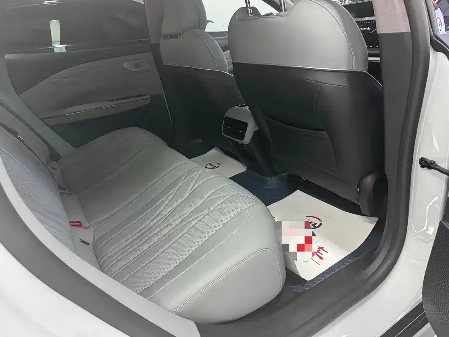 Geely Galaxy E8 Galaxy E8 2025 700km Long-distance Intelligent Driving Edition 2025 — миниатюра 4