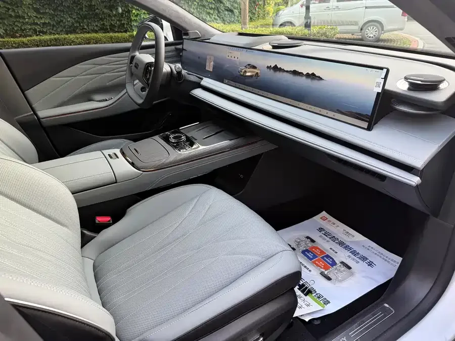 Geely Galaxy E8 Galaxy E8 2025 700km Long-distance Intelligent Driving Edition 2025 — миниатюра 3
