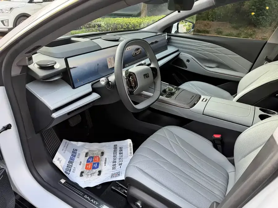 Geely Galaxy E8 Galaxy E8 2025 700km Long-distance Intelligent Driving Edition 2025 — миниатюра 4