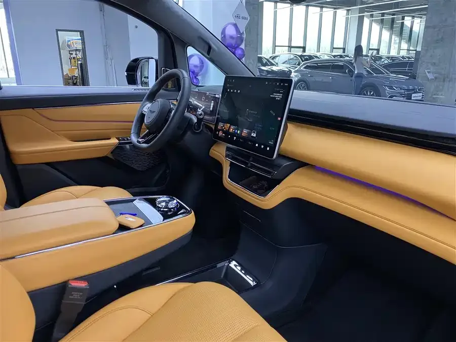 Geely Yizhen L380 Yizhen L380 2024 140 degree 6-seater 4WD Ultra 2026 — миниатюра 3
