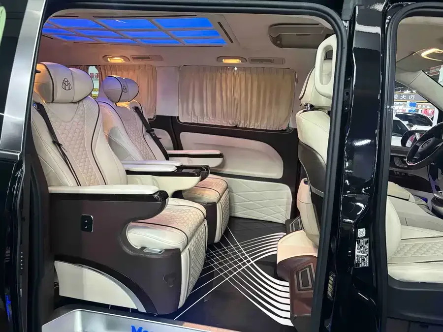 Mercedes-Benz Vito Vito 2023 2.0T Elite Edition 7 Seaters 2023 — миниатюра 2