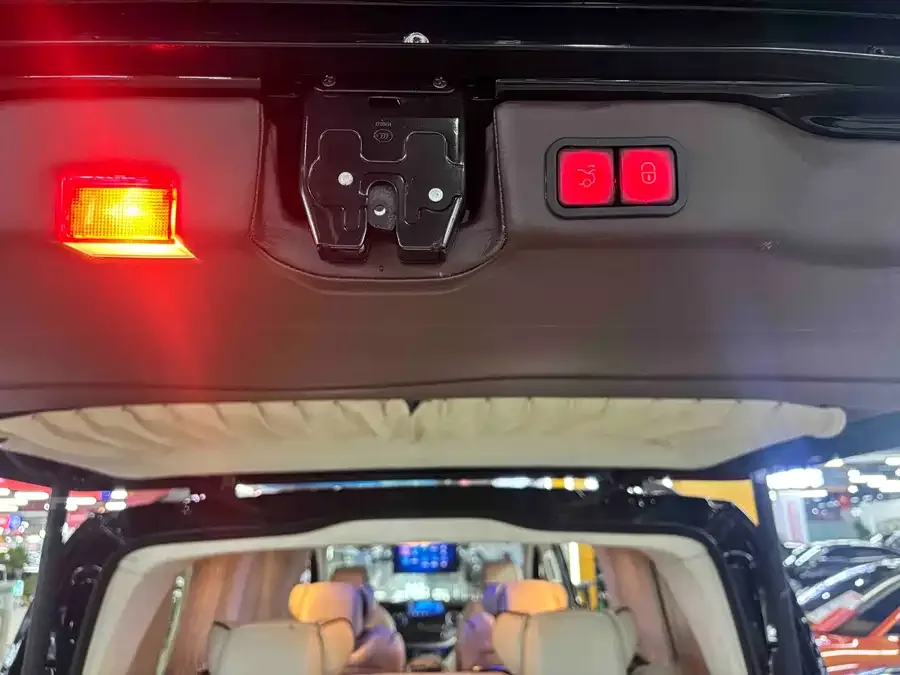 Mercedes-Benz Vito Vito 2023 2.0T Elite Edition 7 Seaters 2023 — миниатюра 3