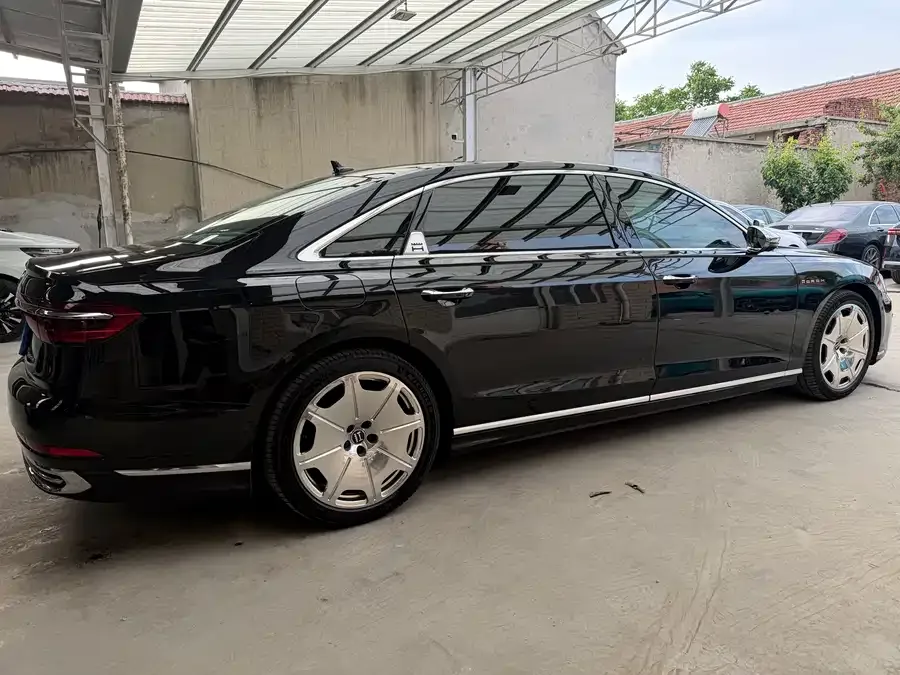 Audi A8 2024 A8L Horch Founders Edition Classic 2024 — миниатюра 3