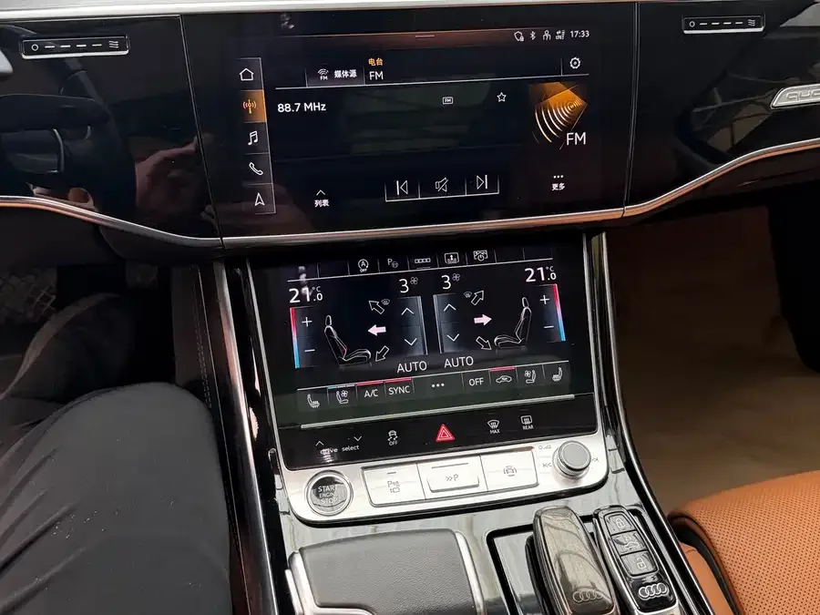 Audi A8 2024 A8L Horch Founders Edition Classic 2024 — миниатюра 5