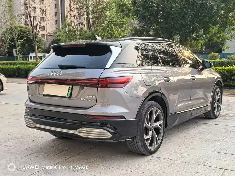 Audi Q5 e-tron 2022 40 e-tron Starry Mecha Suit 2022 — миниатюра 3