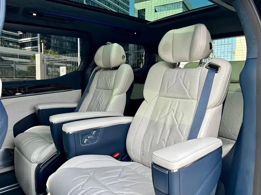 Zeekr 009 Zeekr 009 2024 seven-seat aisle version four-wheel drive 108kWh 2025 — миниатюра 3