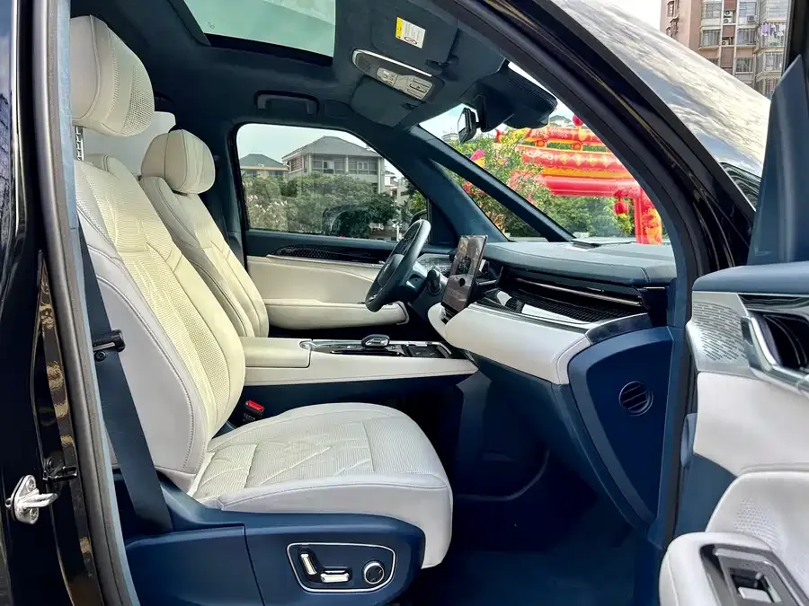 Zeekr 009 Zeekr 009 2024 seven-seat aisle version four-wheel drive 108kWh 2025 — миниатюра 4