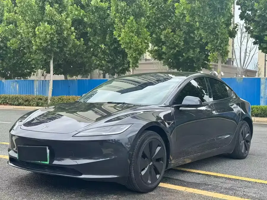 Tesla Model 3 2024