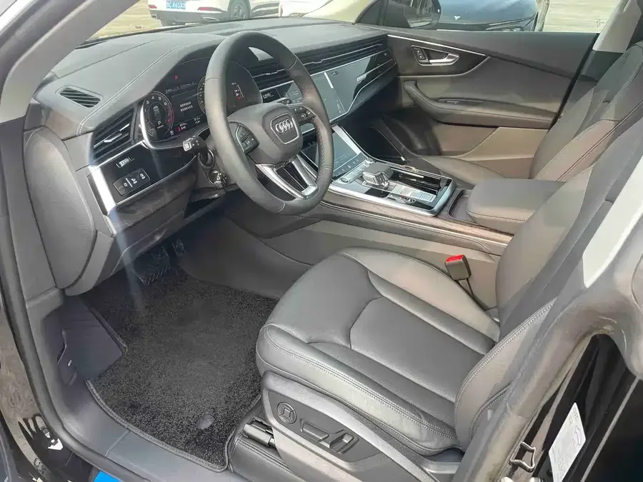 Audi Q8 2023 55 TFSI luxury and dynamic model 2025 — миниатюра 2