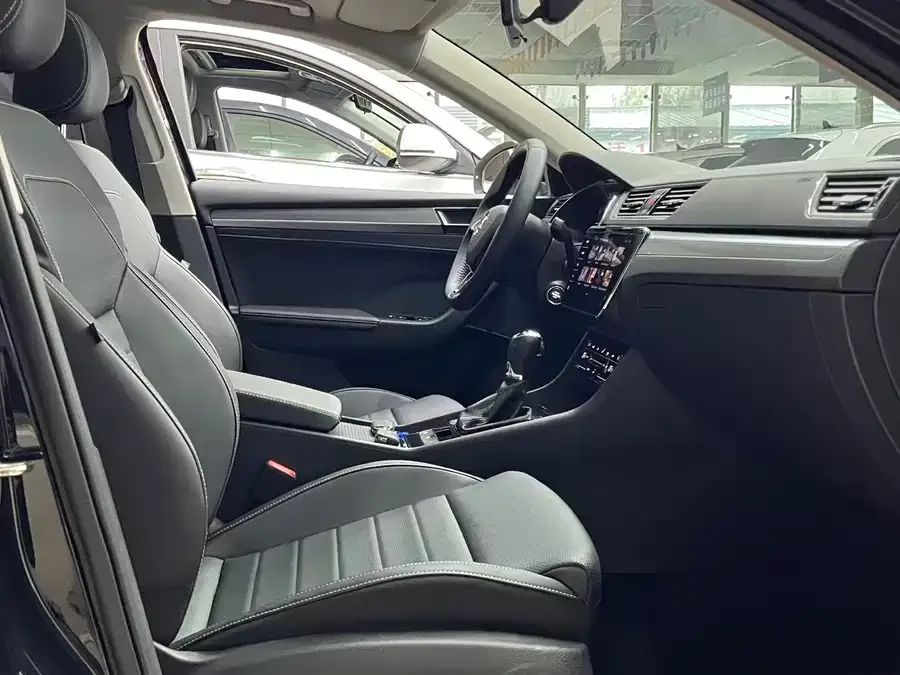 Skoda Superb Superpa 2024 TSI280 DSG Exclusive Edition 2024 — миниатюра 5