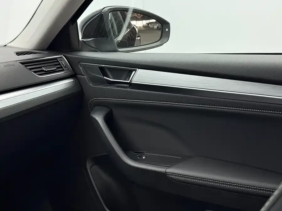 Skoda Superb Superpa 2024 TSI280 DSG Exclusive Edition 2023 — миниатюра 3