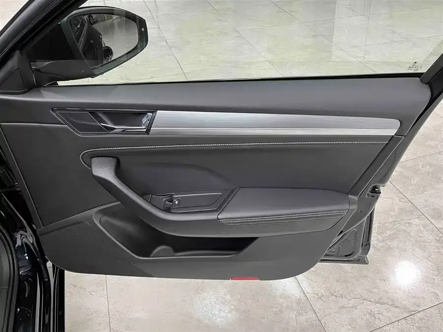 Skoda Superb Superpa 2024 TSI280 DSG Exclusive Edition 2024 — миниатюра 4