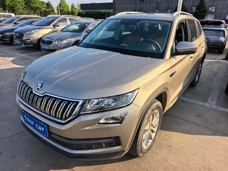 Skoda Kodiaq Kodiak 2020 TSI330 5-seater two-wheel drive comfort version 2022 — фото 1, купить с доставкой в Москву