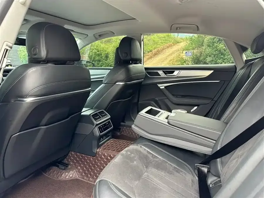 Audi A7L 2024 45 TFSI Luxury Edition 2024 — миниатюра 2