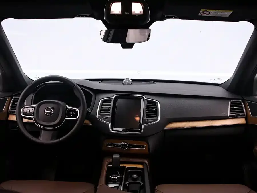 Volvo XC90 2024 B5 Smart Luxury Edition 5 Seaters 2024 — миниатюра 2