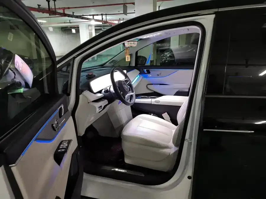 Buick GL8 New Energy Buick GL8 PHEV 2026 Land Cruiser Luxury Edition 2025 — миниатюра 3