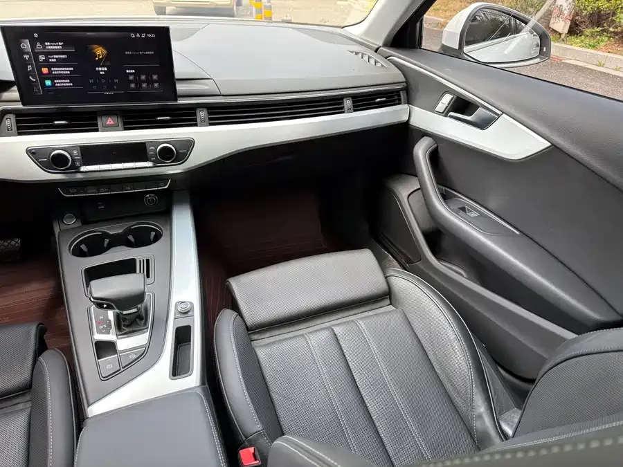 Audi a4 l 2025 2 million units Enjoyable Edition 40 TFSI Luxury Dynamic Edition 2025 — миниатюра 3