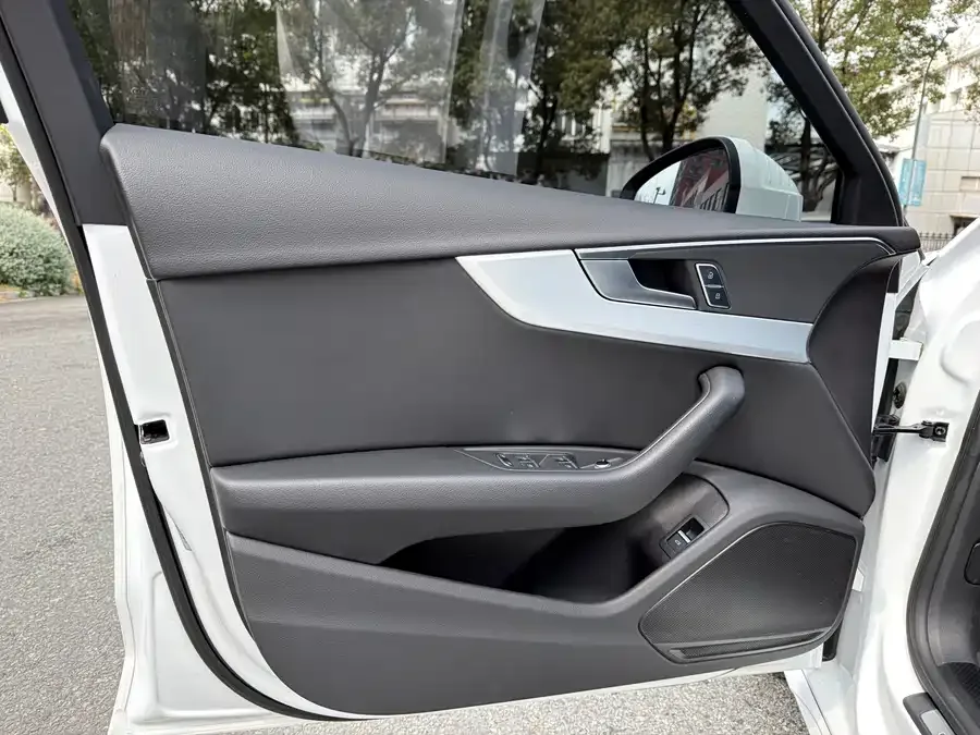 Audi a4 l 2025 2 million units Enjoyable Edition 40 TFSI Luxury Dynamic Edition 2025 — миниатюра 4