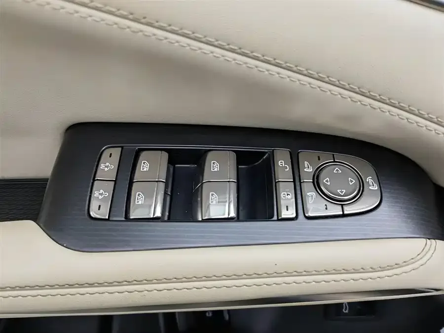 BYD Song L EV Song L EV 2024 550km Excellence Edition 2024 — миниатюра 3